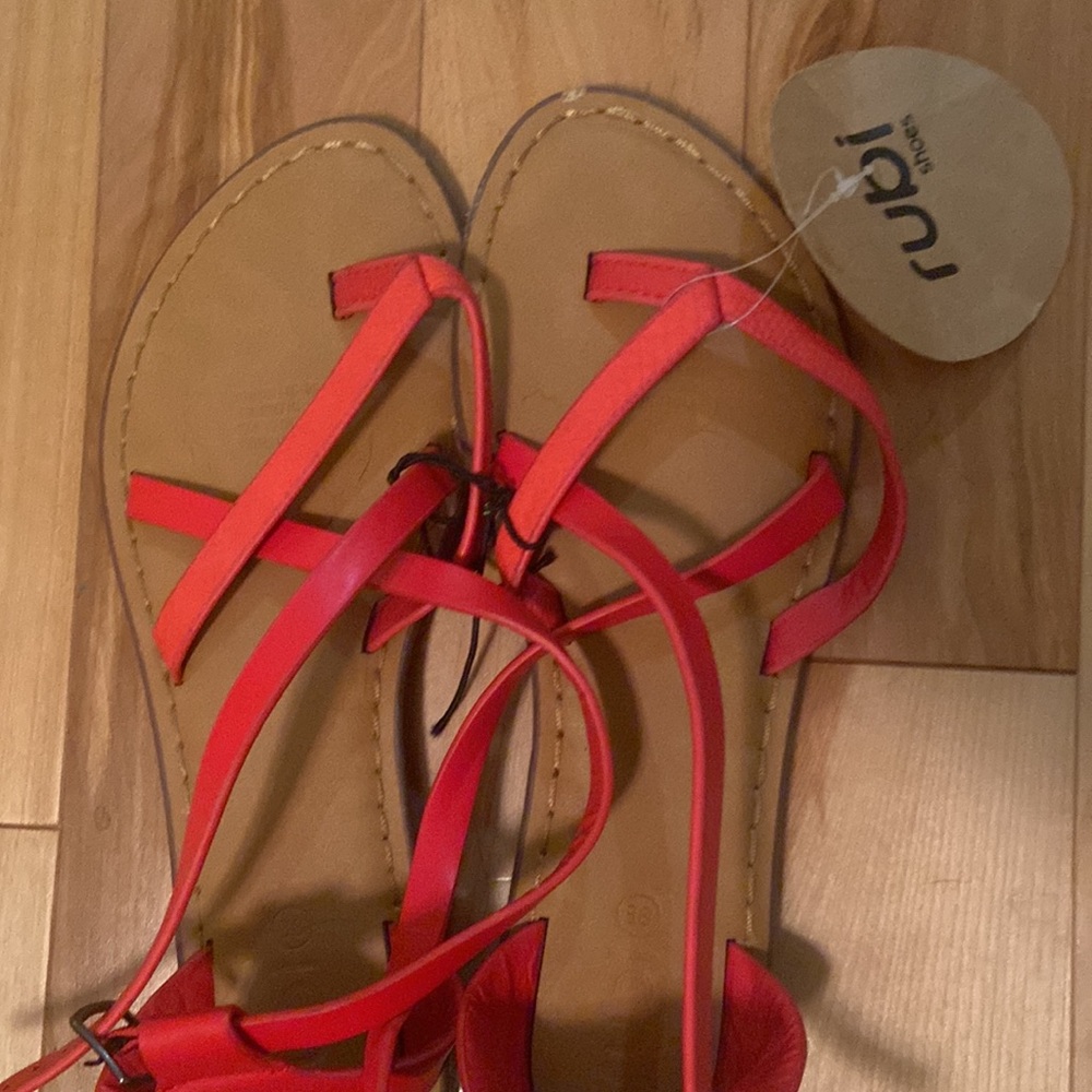 NWT rubi shoes criss cross thong sandals size 38